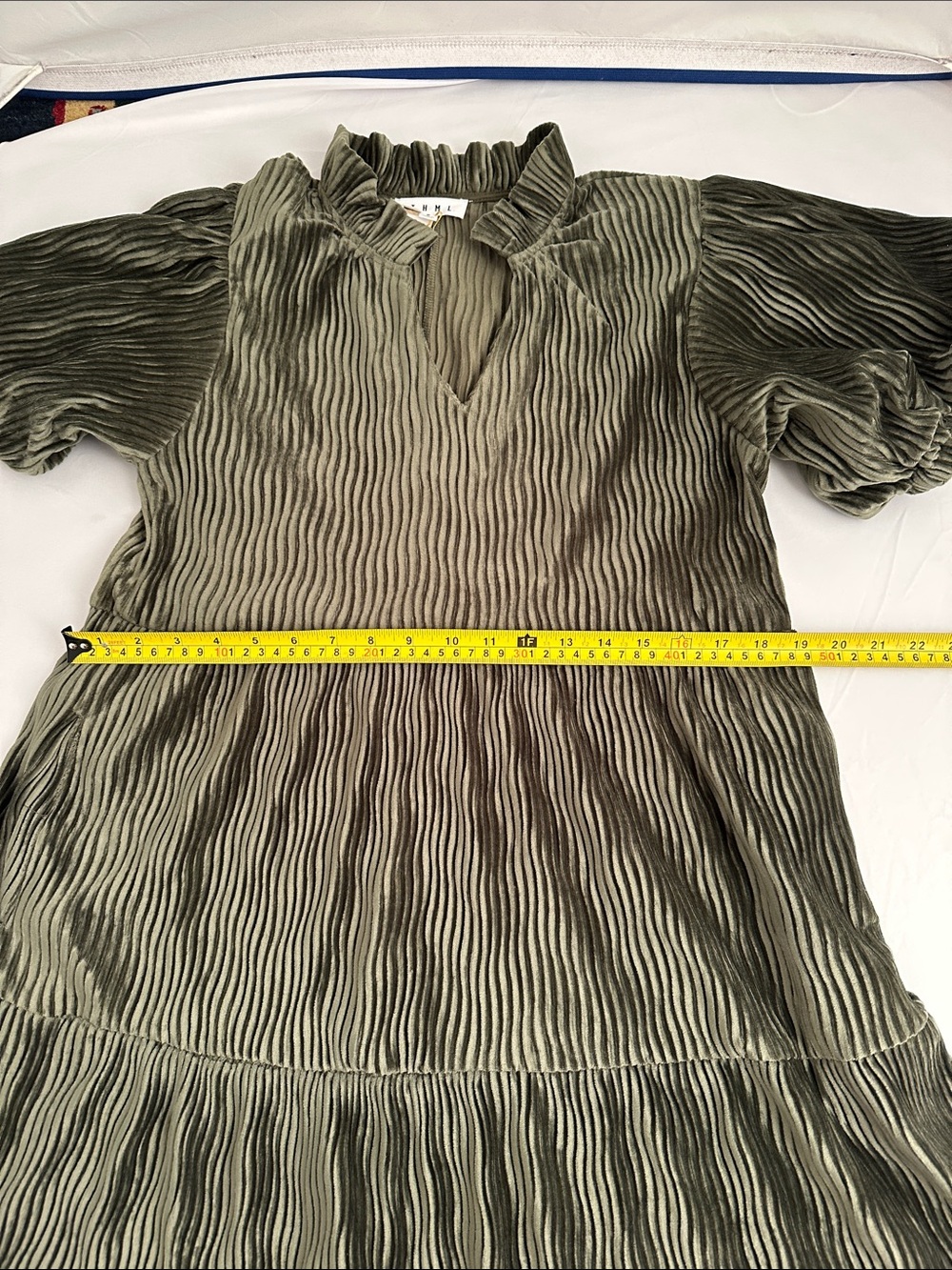 THML olive green v-neck puff sleeve velvet oversized tiered dress S - Picture 10 of 14